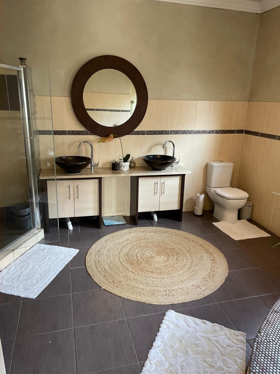 5 Bedroom Property for Sale in Xanadu Eco Park North West